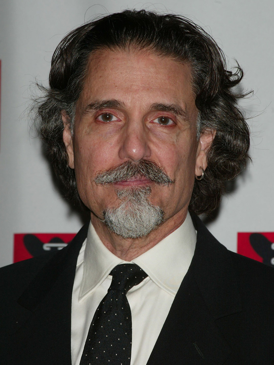 How tall is Chris Sarandon?